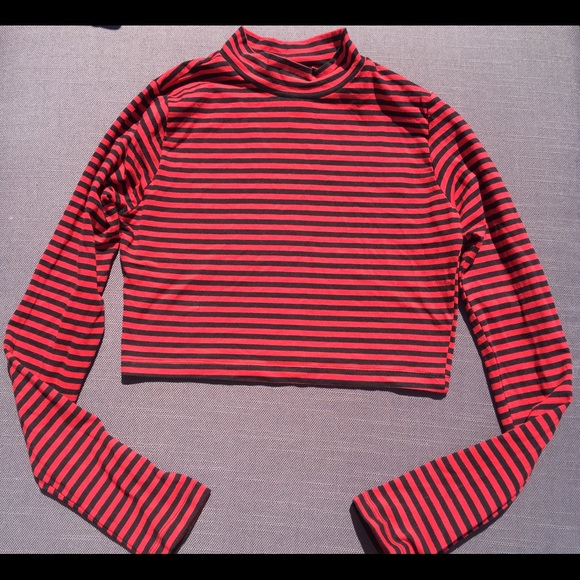 Forever 21 Tops - Forever 21 crop top size M